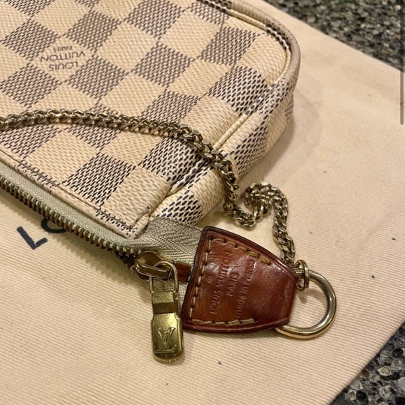 LOUIS VUITTON AZUR MINI POCHETTE - Picture 4 of 10